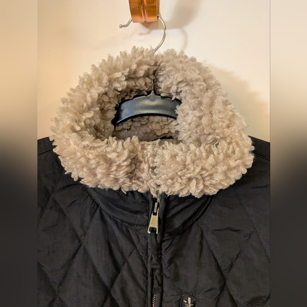 Abercrombie & Fitch Cropped Two-Tone Sherpa Vest - Picture 9 of 16